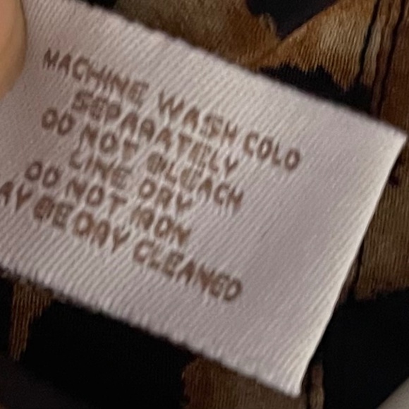 CHICO'S Leopard print blouse Chico’s size 1 - Picture 9 of 12